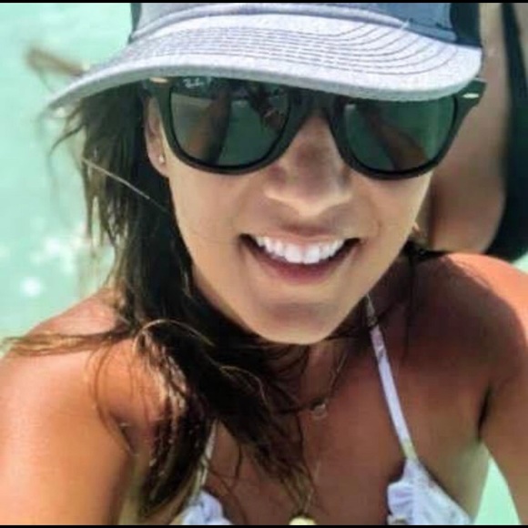 Meet your Posher, Gina - Picture 2 of 7